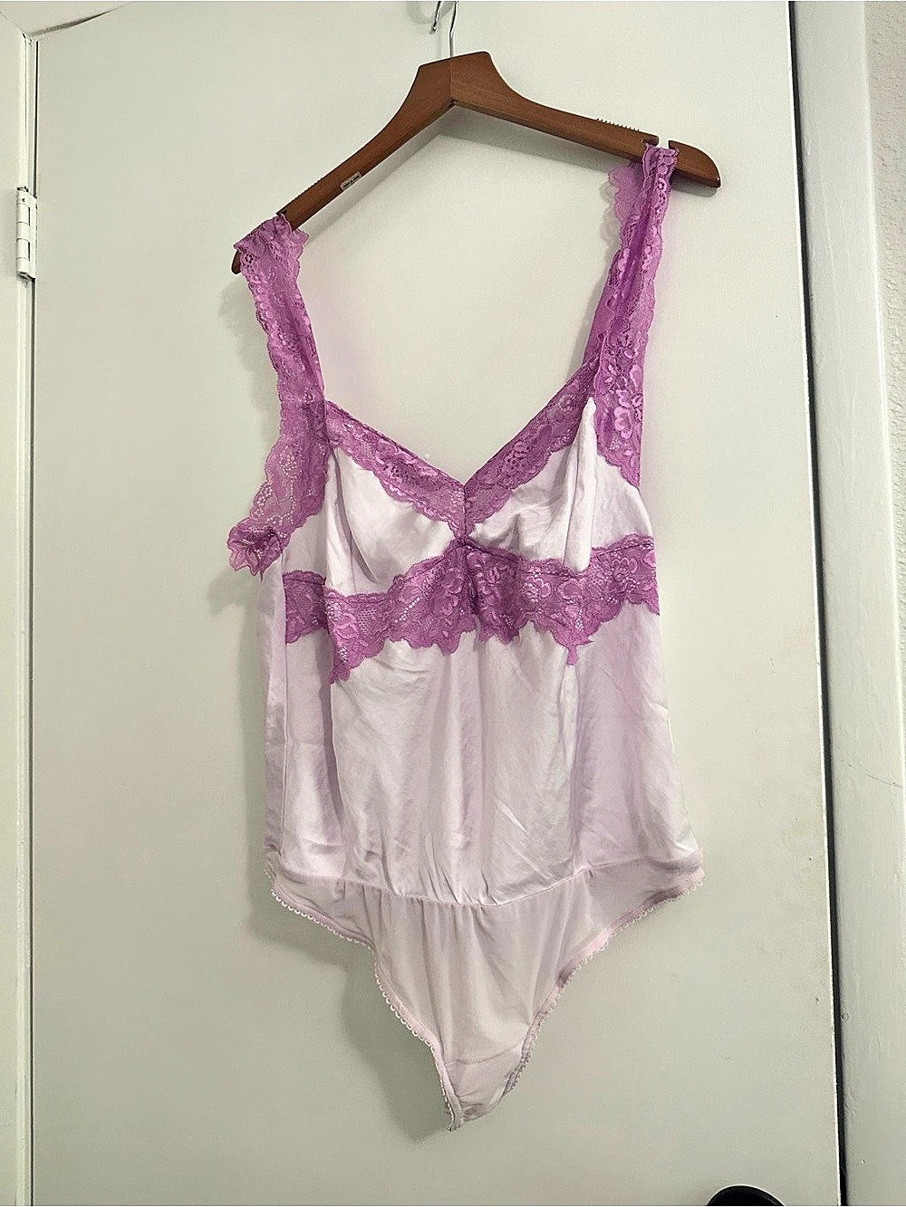 Free People Intimately Purple Lace Bodysuit – Adjustable Straps – NWT Condition